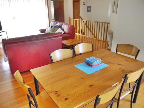 LAKESIDE2 - Accommodation Georgetown 3