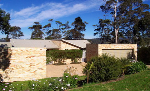 LAKESIDE2 - Accommodation Georgetown 0