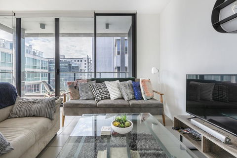 LIGHT, AIRY, SPACIOUS QUEENS ROAD APARTMENT - Accommodation Georgetown 2