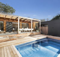 Luxe on Lydgate Family retreat with pool WiFi Foxtel walk to beach - Accommodation Georgetown