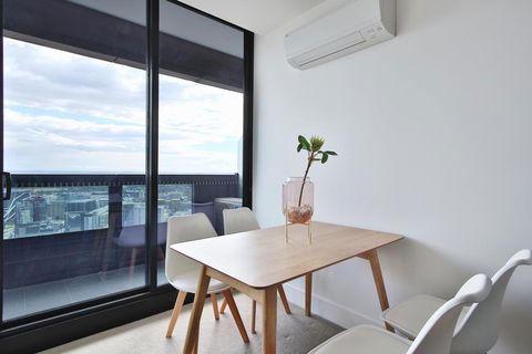 Luxurious And Chic 2BR Apartment In Melbourne CBD - Accommodation Georgetown 3