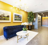 Luxury Apartment Opposite Train Station in Cannon Hill and 17 minutes from the City - Accommodation Georgetown