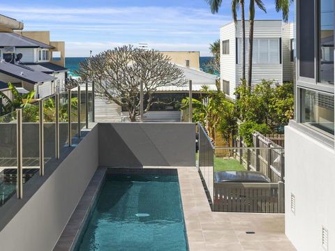 Luxury On Currumbin Beach - Accommodation Georgetown 3