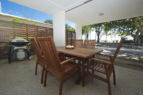 Maggies Beachfront Apt. 1 - Accommodation Georgetown 2
