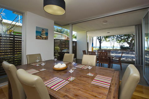 Maggies Beachfront Apt. 1 - Accommodation Georgetown 3