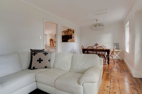 Magnetic Cottage Circa: 1850's - Accommodation Georgetown 0