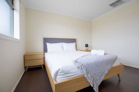 Magnificent Lux Stay@Mont Albert 4BR/WIFI/Garage - Accommodation Georgetown 2
