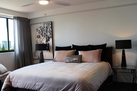 Main Beach Apartment At The Meriton - Accommodation Georgetown 3