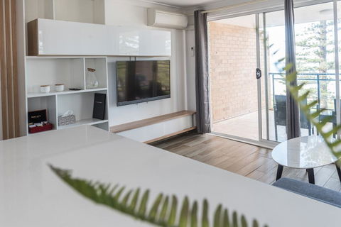 Manly Beachfront Apartment - Accommodation Georgetown 0