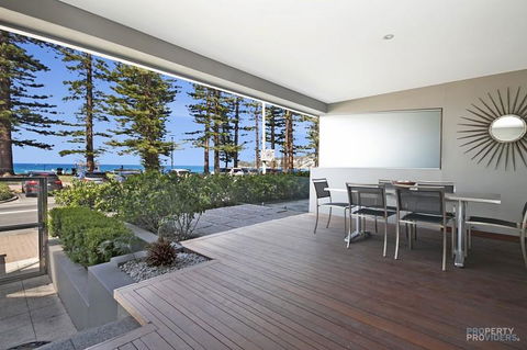Manly Strand - Right On Manly Beach - Accommodation Georgetown 0