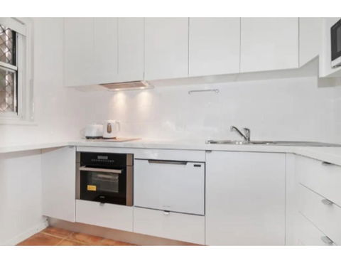 Manly Tranquil Escape - Modern Flat With Pool - Accommodation Georgetown 1