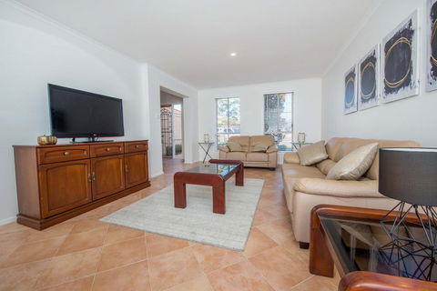 Mariner Beach House - Salamander Bay - Accommodation Georgetown 1