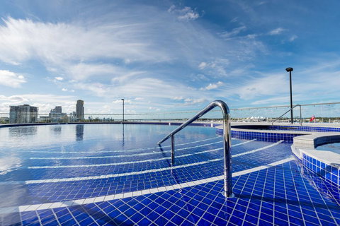 Meriton Suites Southport - Accommodation Georgetown 2