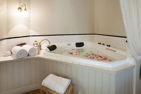 Merrow Cottages - Forest Edge - Accommodation Georgetown 3