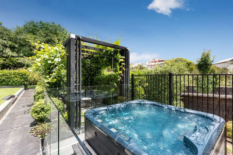 Mills Beach Retreat Luxury Family Retreat With Hydrotherapy Spa, Opposite Beach, Walk To Village - Accommodation Georgetown 3