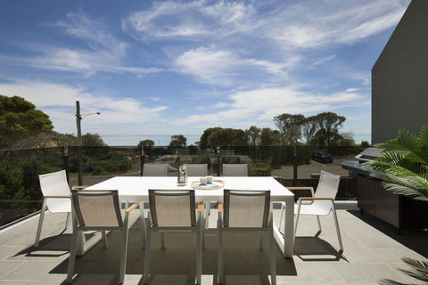 Mills Beach Retreat Luxury Family Retreat With Hydrotherapy Spa, Opposite Beach, Walk To Village - Accommodation Georgetown 1