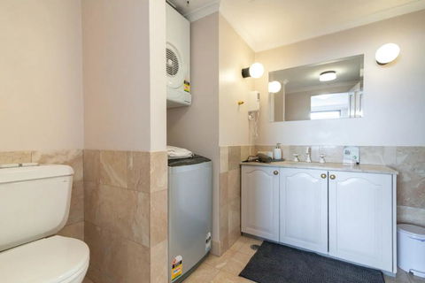 Milsons Point Apartment With Harbour Bridge Views - Accommodation Georgetown 2