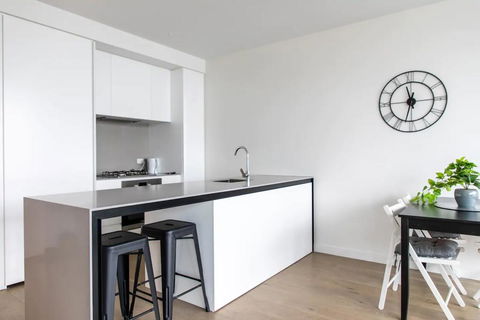 Modern 1 Bedroom Apartment With Rooftop Terrace And Spa - Accommodation Georgetown 3