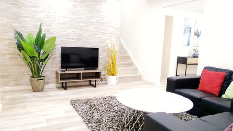 Modern 4-Bedroom House On Cunningham Near Singleton CBD Hunter Valley - Accommodation Georgetown 0