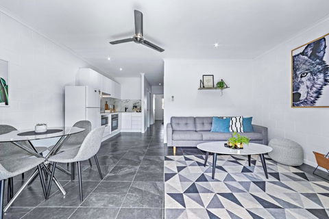Modern Beach Front Apartment - Accommodation Georgetown 0