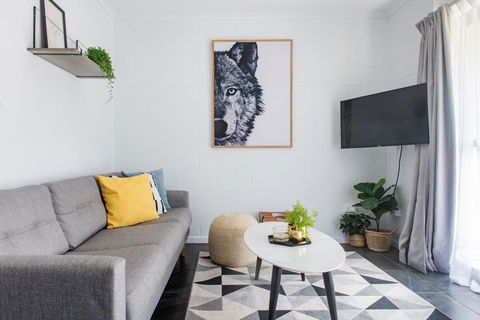 Modern Beach Front Apartment - Accommodation Georgetown 1