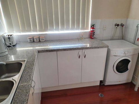 Modern Cosy Studio Close To QEH + Adelaide CBD + Airport + Beaches - Accommodation Georgetown 3