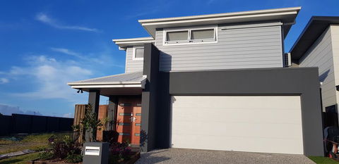 Modern Two-story Hampton Style House - Accommodation Georgetown 0