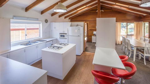 Mollymook Fantastic Holiday House - Accommodation Georgetown 0