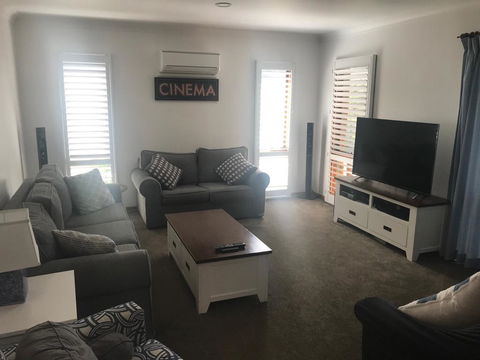 Mollymook Fantastic Holiday House - Accommodation Georgetown 2