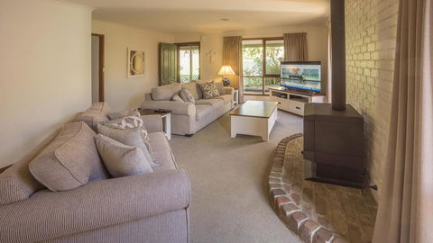 Mollymook Fantastic Holiday House - Accommodation Georgetown 3