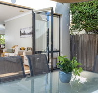 MOMENTS FROM BRADDON  ANU SPACIOUS and RELAXED - Accommodation Georgetown