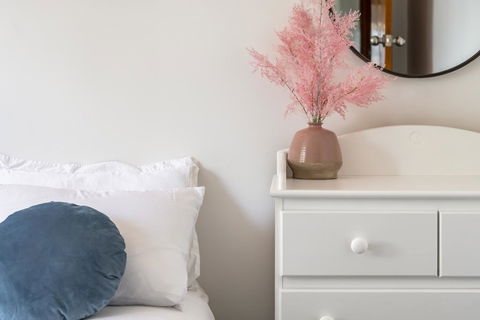 Moonah House-10 Mins To CBD & MONA, 4BR, 2 BATH, Great View, Park 3 Cars, Sleep 11, King Bed, En-suite - Accommodation Georgetown 1