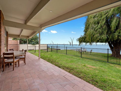 Mulwala Waterside - Accommodation Georgetown 2