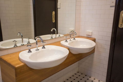 Nags Head Hotel - Accommodation Georgetown 2