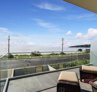 Nautilus 1 Luxury Retreat - Modern beachfront townhouse WiFi water views - Accommodation Georgetown