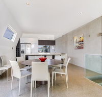 Nautilus 2 Luxury Retreat - Modern beachfront townhouse WiFi water views - Accommodation Georgetown