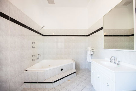 Captain Stirling Hotel - Accommodation Georgetown 26