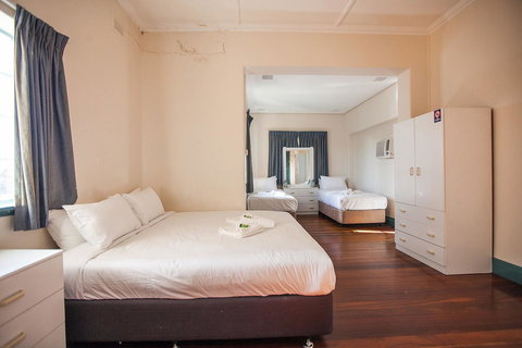 Captain Stirling Hotel - Accommodation Georgetown 2