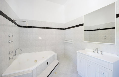Captain Stirling Hotel - Accommodation Georgetown 9