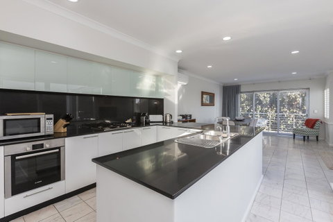 Cottesloe Beach House II - Accommodation Georgetown 2