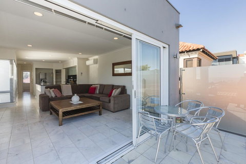Cottesloe Beach House II - Accommodation Georgetown 12
