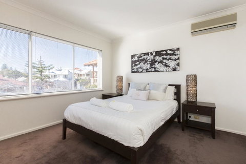 Cottesloe Beach House II - Accommodation Georgetown 14