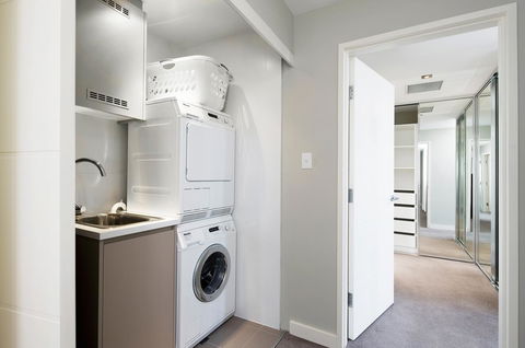 Claremont Quarter Luxury Apartment - Accommodation Georgetown 13