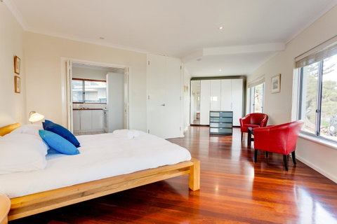 Cottesloe Contemporary Villa - Accommodation Georgetown 4