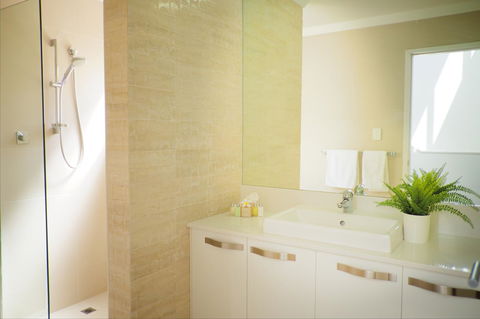 Cottesloe Artist's Beach Retreat - Accommodation Georgetown 25