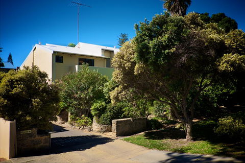 Cottesloe Artist's Beach Retreat - Accommodation Georgetown 4