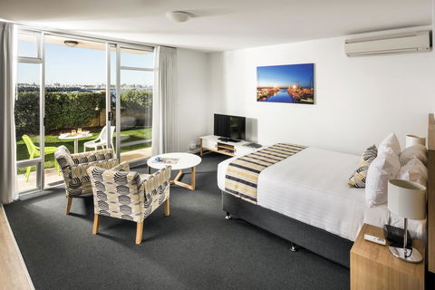 Be. Fremantle - Accommodation Georgetown 5