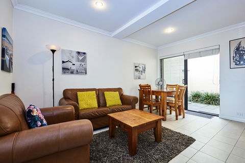 Fremantle Townhouse U/5 - Accommodation Georgetown 3