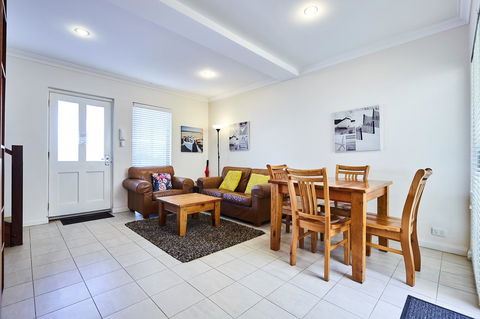Fremantle Townhouse U/5 - Accommodation Georgetown 4
