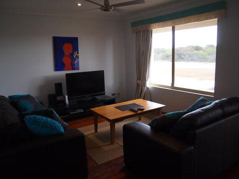 Beach Place @ Leeman - Accommodation Georgetown 8